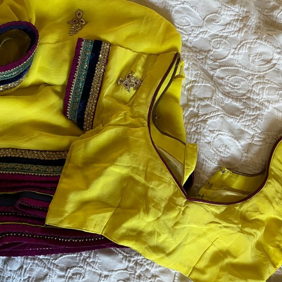 Yellow Chiffon Saree Velvet Border Gold Embroidered Party Wear - Picture 6 of 15